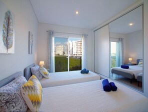 2 bedrooms, iron/ironing board, WiFi