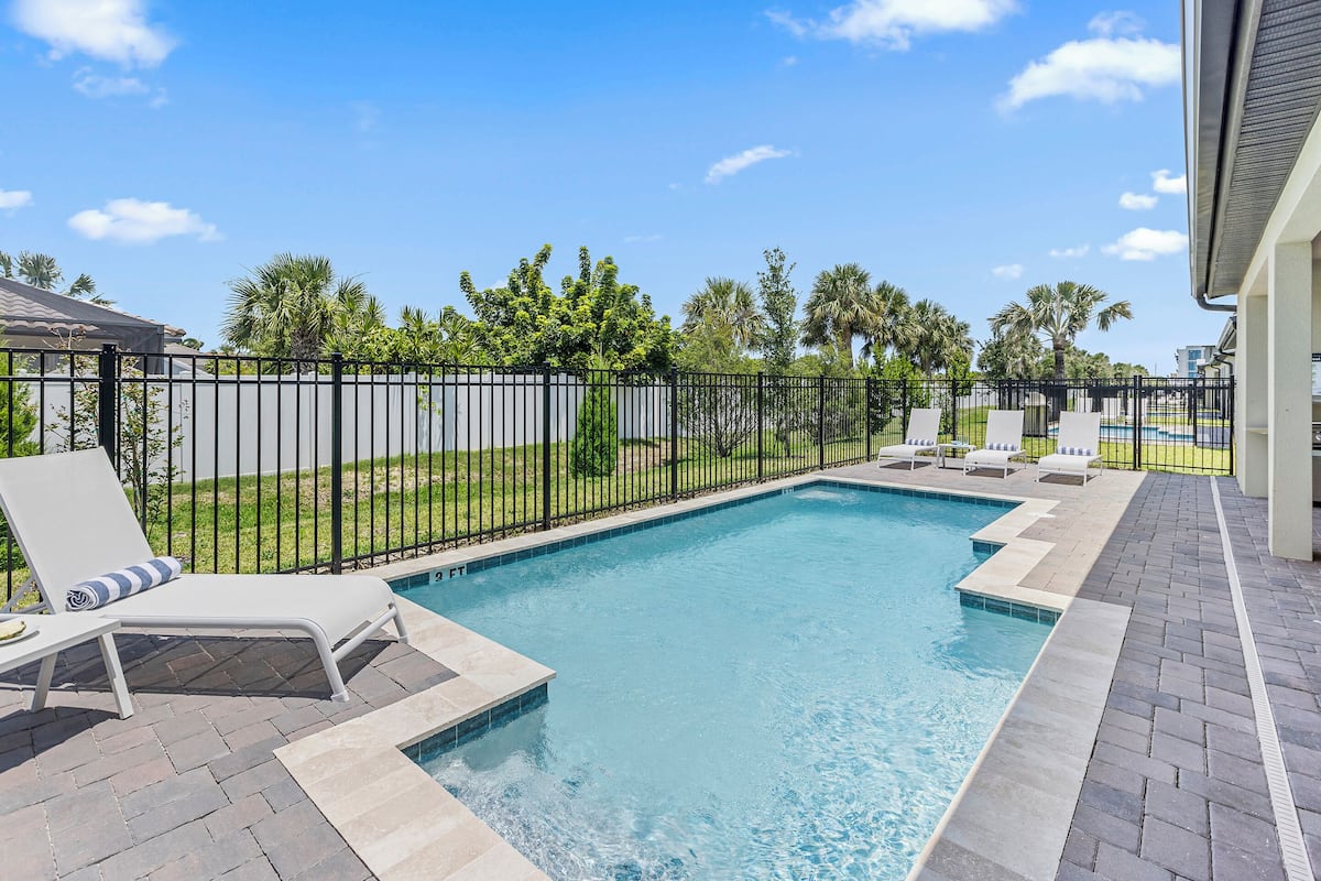 House (6-Bedroom Homes) | Private pool
