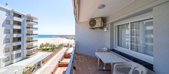 Apartment in Torredembarra: 2 BR, AC, WiFi, parking, sea view