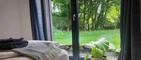 3 chambres, bureau, fer et planche Ă repasser, lit parapluie