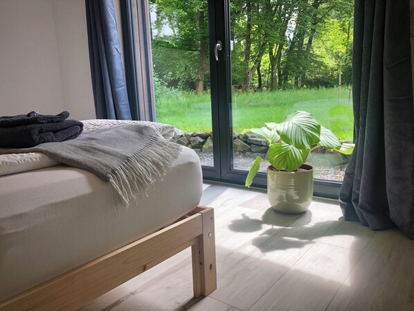 3 bedrooms, desk, iron/ironing board, travel crib