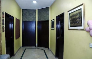 Lobby - Hotel New Holiday (Lahore)
