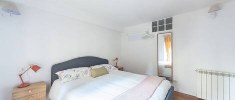 1 chambre, fer et planche à repasser, accès Internet, draps fournis