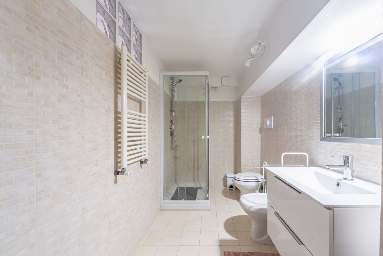 Doccia, asciugacapelli, bidet, asciugamani