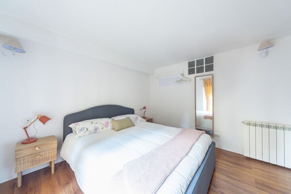 1 bedroom, iron/ironing board, Internet, bed sheets