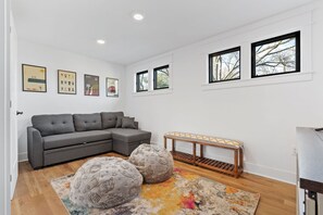 Smart TV, fireplace, video games, offices - The Prestige - Stunning Home W/Game Room + Mins to Plaza (Fairway)