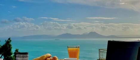 تناول الطعام بالخارج