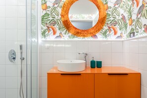 Design Apartment | Bathroom | Shower, rainfall showerhead, free toiletries, hair dryer