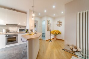 Microwave, oven, stovetop, dishwasher - GuestHost - Cozy apartment of 80 square meters, able to accommodate up to 4 people, located on the sixth floor of a building with a lift that can be opened with a key (supplied).The property boasts a panoramic balcony of 7 sqm with awning and a sea view  (Genova)