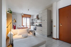 1 habitación, tabla de planchar con plancha, internet y ropa de cama 