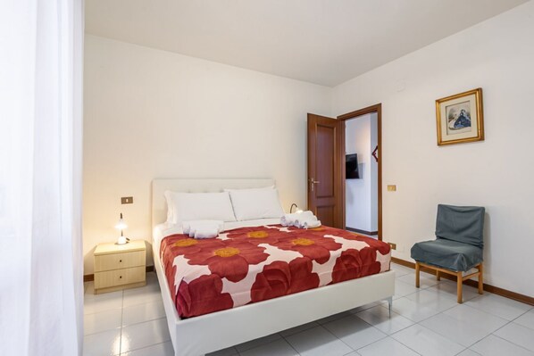 1 habitación, tabla de planchar con plancha, internet y ropa de cama 