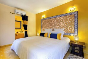 5 bedrooms, in-room safe, desk, iron/ironing board - Riad Chamade - Exclusive for your group, up to 12 pers, Medina Marrakech (Marrakech)