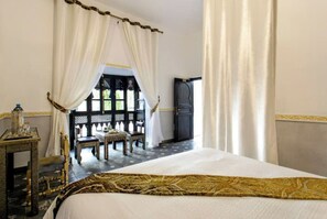 5 bedrooms, in-room safe, desk, iron/ironing board