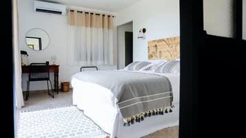 1 bedroom, in-room safe, desk, iron/ironing board