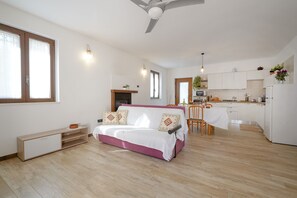 TV - Hillside Villa for 5 guests in Polignano a Mare (Polignano a Mare)