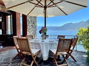 Outdoor dining - Villa Antonietta, Argegno (Argegno)