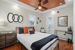 1 habitación, tabla de planchar con plancha, wifi gratis y ropa de cama 