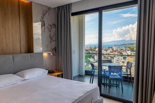 Habitación Deluxe doble, vistas al mar | Escritorio, sistema de insonorización, wifi gratis y ropa de cama