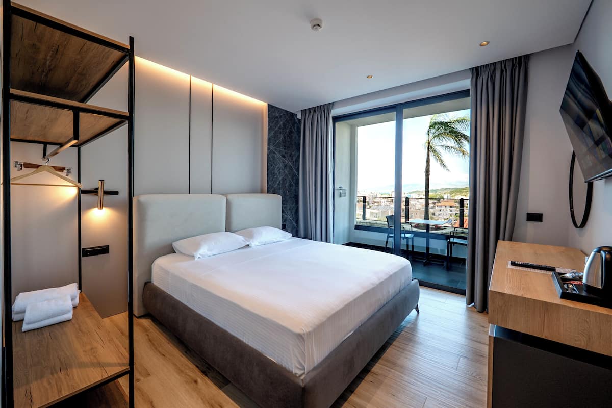 Deluxe Double Room | Hypo-allergenic bedding available, desk, laptop workspace, soundproofing