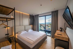 Deluxe Double Room, Sea View | Desk, soundproofing, free WiFi, bed sheets - Ori Mare Hotel (Ksamil)