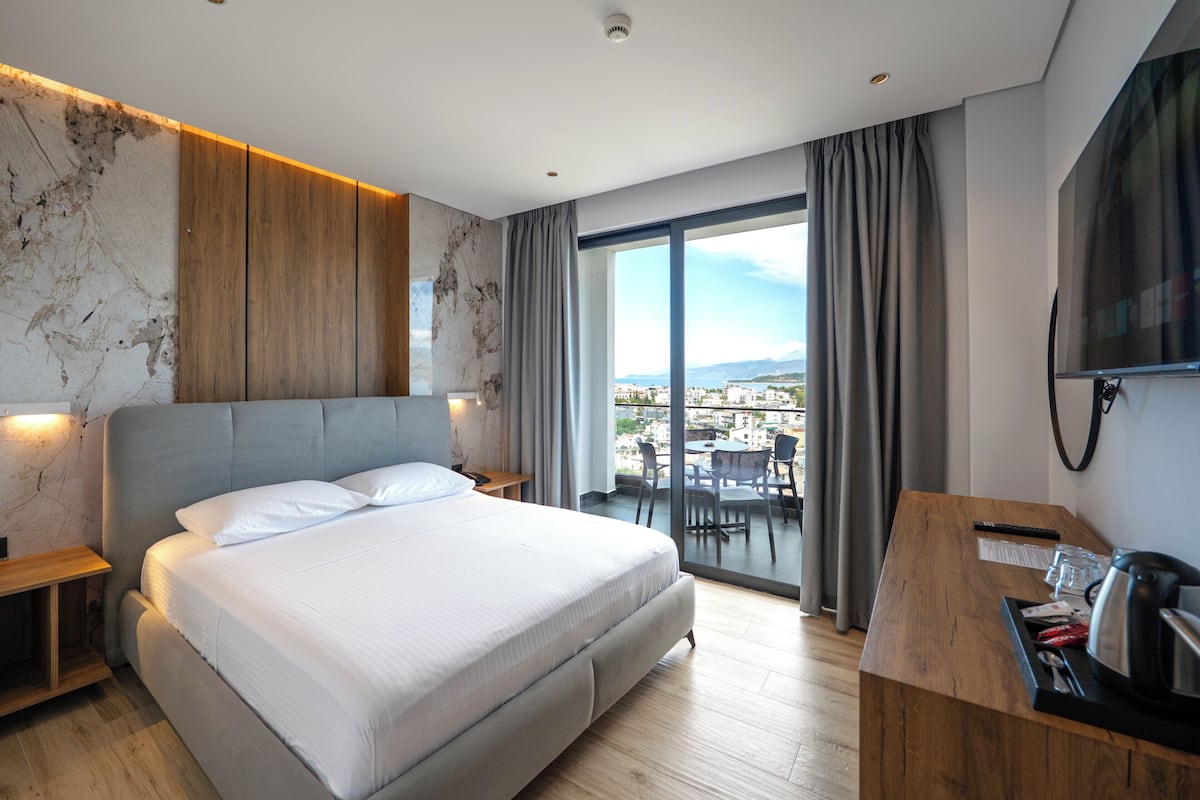 Family Suite | Hypo-allergenic bedding available, desk, laptop workspace, soundproofing