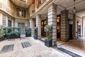 Exterior detail - Sant'Ambrogio - Milan, central apartament for 5 (Milano)