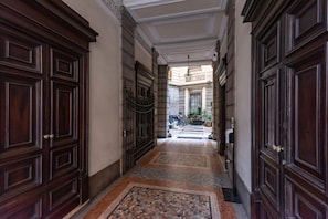 Interior - Sant'Ambrogio - Milan, central apartament for 5 (Milano)