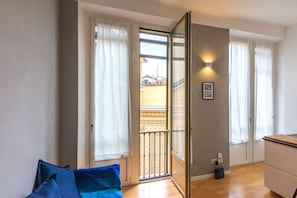 Interior - Sant'Ambrogio - Milan, central apartament for 5 (Milano)