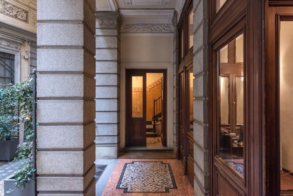 Interior - Sant'Ambrogio - Milan, central apartament for 5 (Milano)