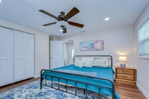 2 habitaciones, escritorio, tabla de planchar con plancha y wifi gratis 
