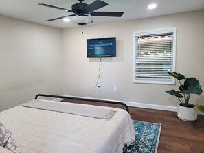 2 Schlafzimmer, Schreibtisch, Bügeleisen/Bügelbrett, kostenloses WLAN