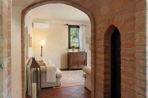 尊爵別墅 | 起居區 | 32-吋平面電視、有線頻道、電視、壁爐