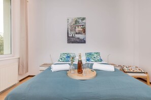 3 chambres, fer et planche à repasser, Wi-Fi, draps fournis