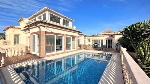 T-1022, Niobe, villa avec piscine privée