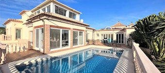 T-1022, Niobe, villa con piscina privada