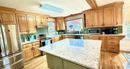 RIVERSIDE RETREAT - an outdoor enthusiasts and bikers DREAM Location!