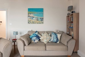 Flat-screen TV - Stepaside Apartments - Poppin (Brixham)