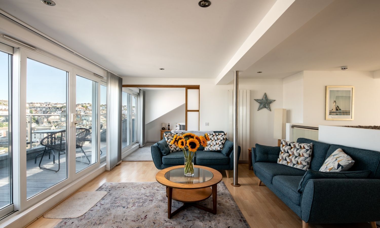 Télévision à écran plat, lecteur de DVD