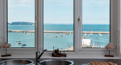 The Penthouse - sleeps 4 guests in 2 bedrooms