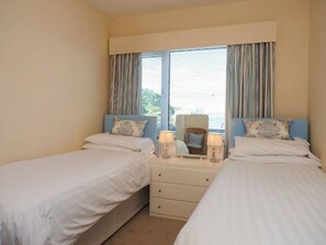 Free WiFi, bed sheets - 8 Dolphin Court (Brixham)