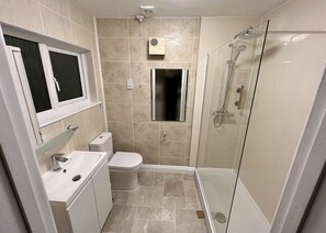 Shower - 8 Dolphin Court (Brixham)