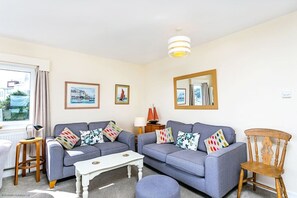 TV - 8 Dolphin Court (Brixham)