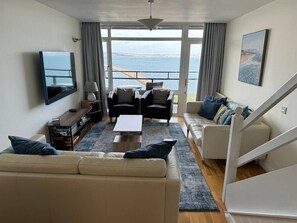 TV, stereo - 15 Heath Court - NEW Listing - sleeps 6 guests  in 3 bedrooms (Brixham)