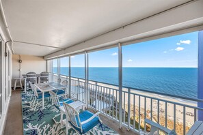 Property grounds - 🏖️Stunning Ocean Front Unit in Amenity Rich Carousel Buillding🏖️ (Ocean City)