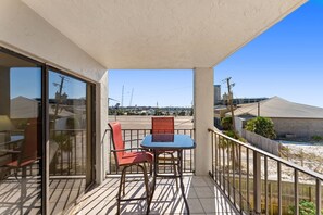 Outdoor dining - Low-Level, Beachfront, Newly Renovated Condo with Glistening Gulf Views at Moondrifter 307 (Panama City Beach)