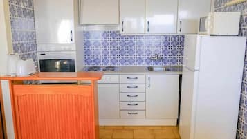 Geladeira, micro-ondas, fogão, torradeira