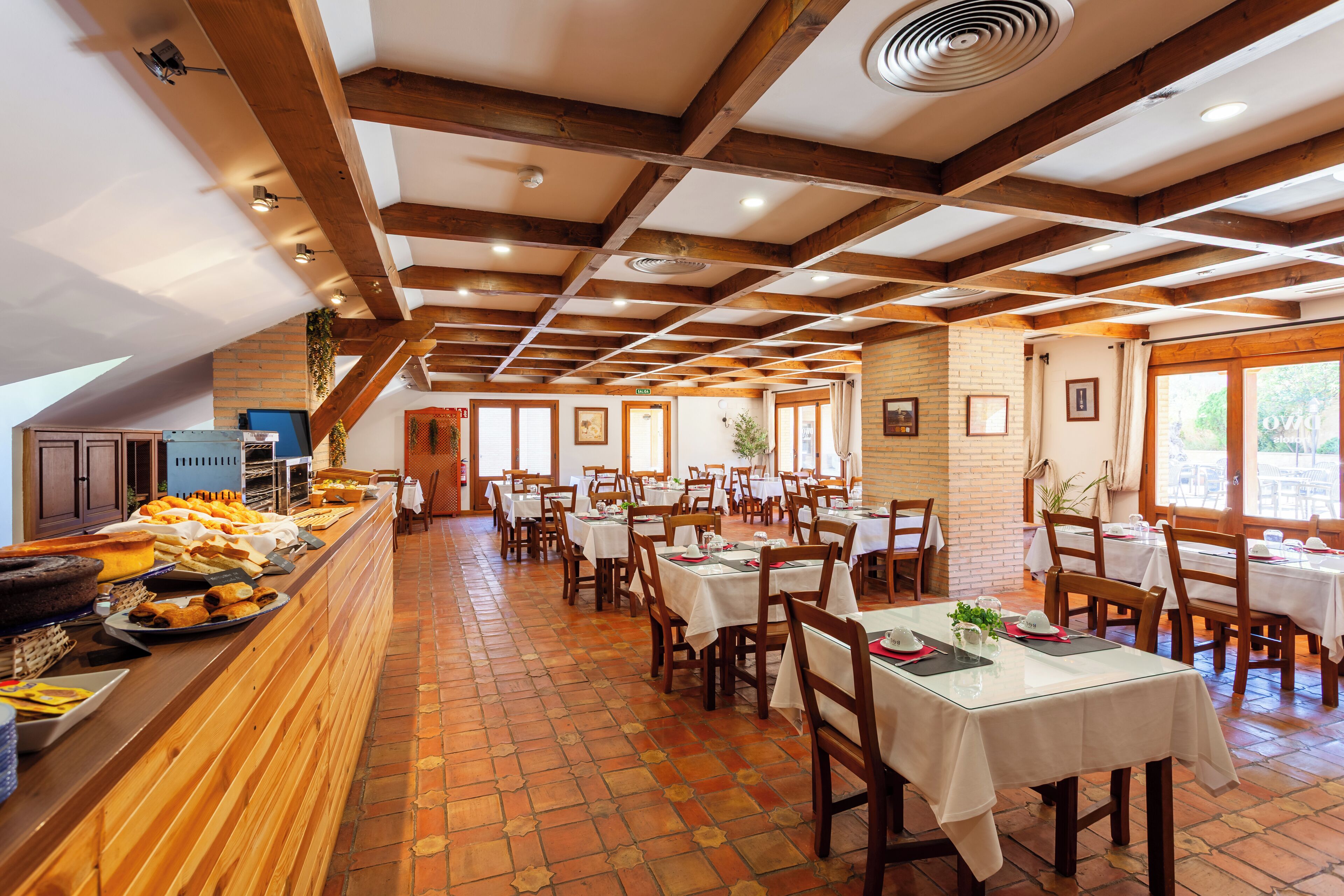 Desayuno continental (EUR 12 por persona) 