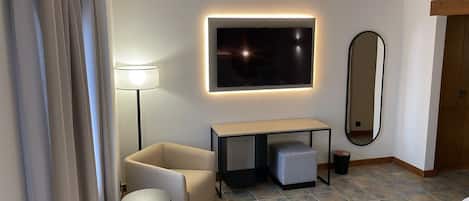 1 bedroom, down comforters, minibar, in-room safe