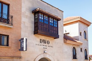 Front of property - DWO Rioja Wine Hotel (Cenicero)