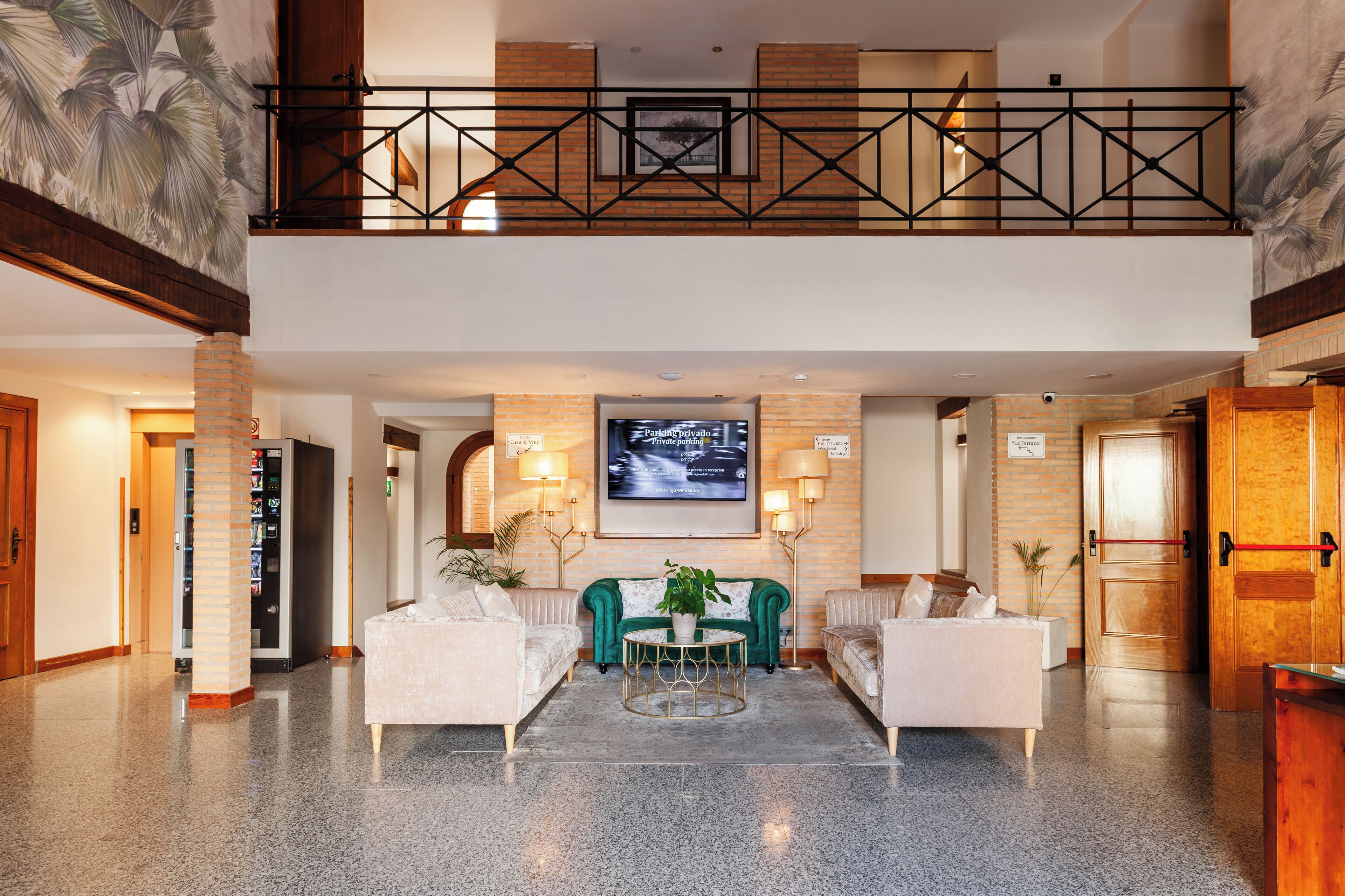 ฝ่ายต้อนรับ